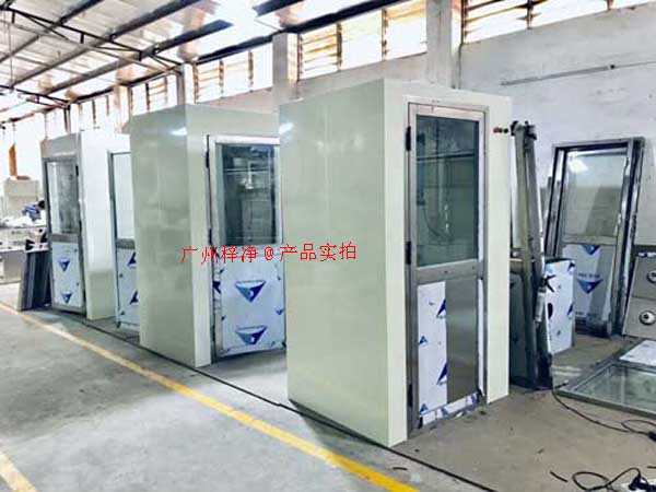 在工業(yè)生產(chǎn)過(guò)程中，風(fēng)淋室作為一種重要的凈化設(shè)備